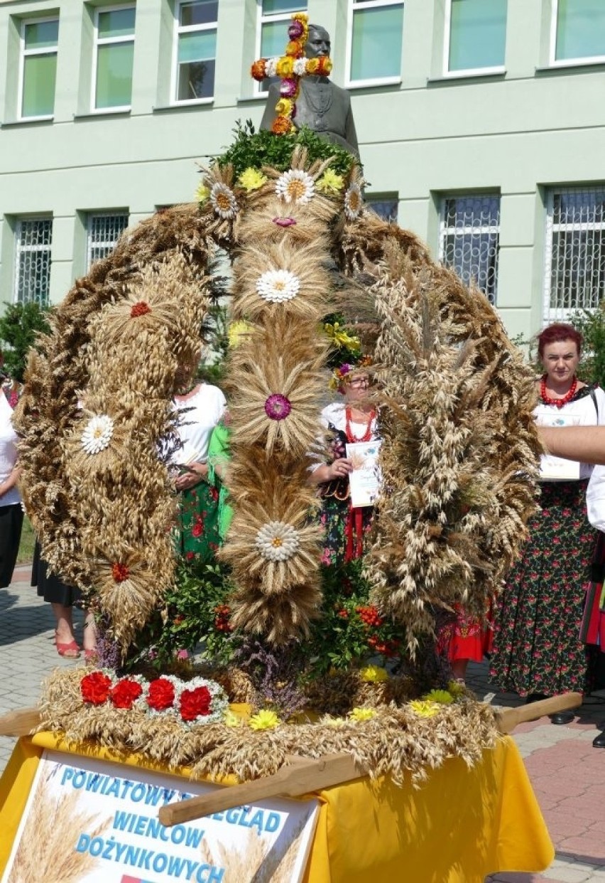 Wieńce dożynkowe, tańce, śpiewy… Tak było na sobotnim konkursie w Końskich [ZDJĘCIA]