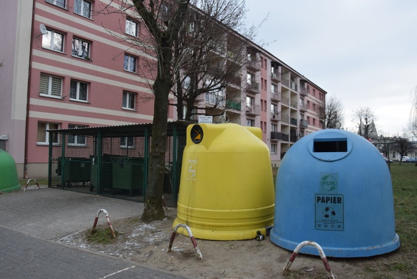 Śmieci w Kaliszu. Zdaniem radnych KO Miasto nie poinformowało należycie o nowych stawkach opłat. Urząd odpowiada