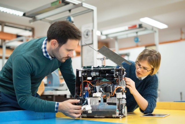 Studia techniczne cieszą się dużym powodzeniem. Ich absolwenci nie mają problemów ze znalezieniem pracy