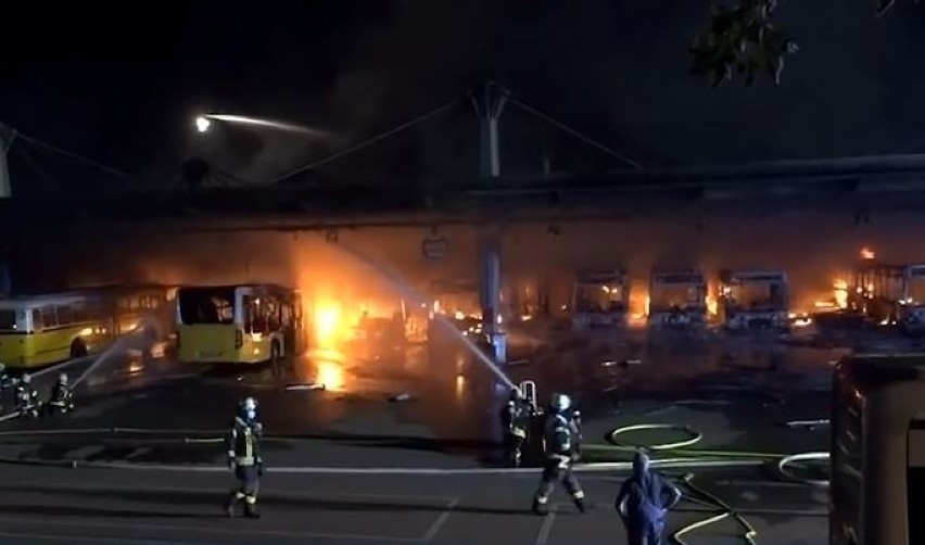 W trzech miastach w Niemczech doszło do pożarów w halach w...