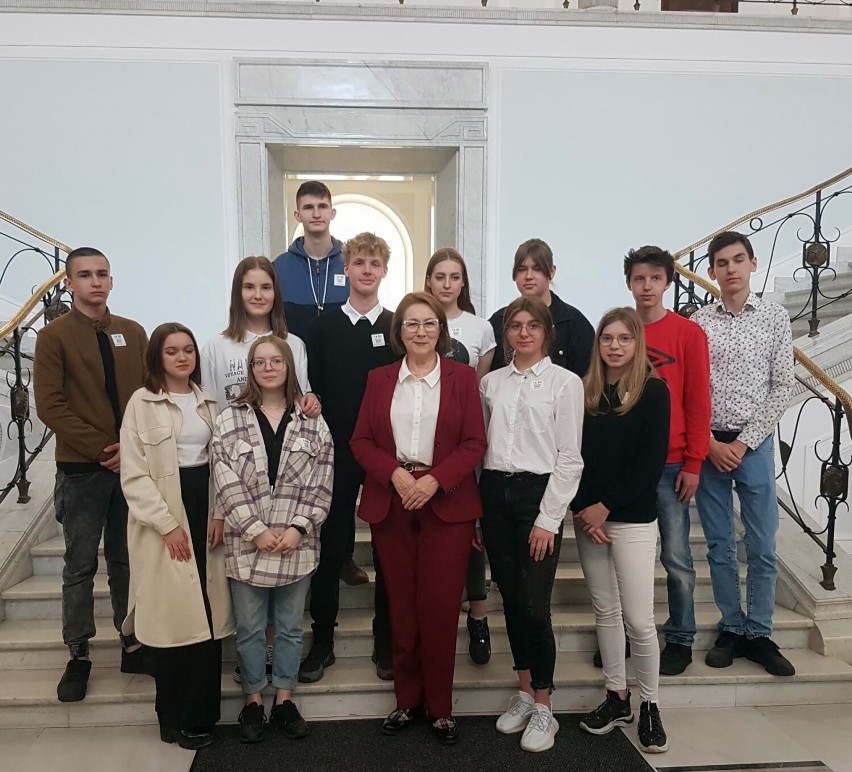 Poseł Anna Milczanowska zaprosiła młodzież z Radomska na wycieczkę do Sejmu. ZDJĘCIA