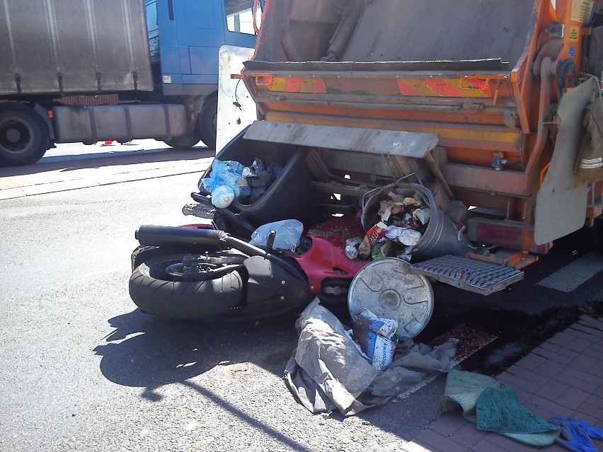 Wypadek w Łucce: Motocyklista wbił się w śmieciarkę