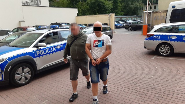 W ręce policjantów ze Śródmieścia w Warszawie wpadł mężczyzna podejrzany o kradzież gotówki w polskiej i obcej walucie.