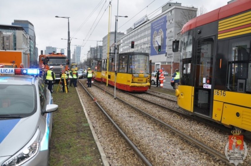 Zderzenie tramwajów na Woli. Linie 10 i 11 skierowane na...