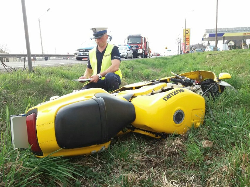 Wypadek w Szczytnikach. Motocykl zderzył się z ciężarówką