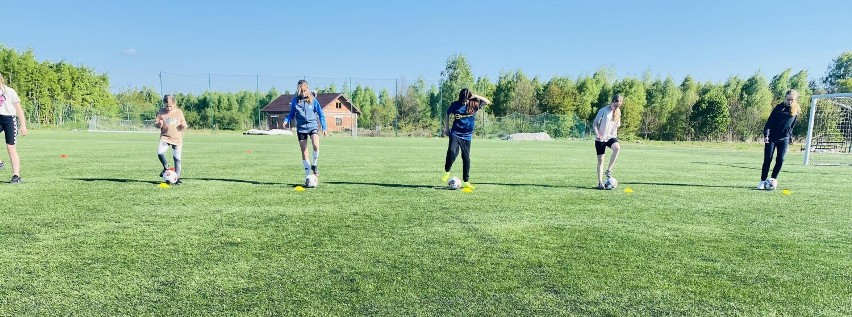 Radomsko. W Radomszczańskiej Akademii Piłkarskiej ruszyły treningi piłki nożnej dla dziewcząt