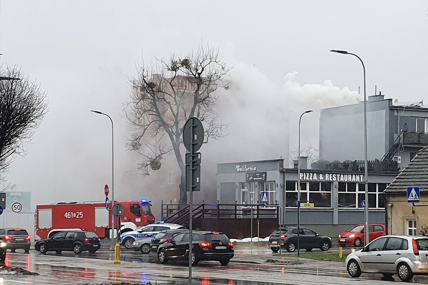 Do ugaszenia pożaru sadzy w kominie budynku przy ul....