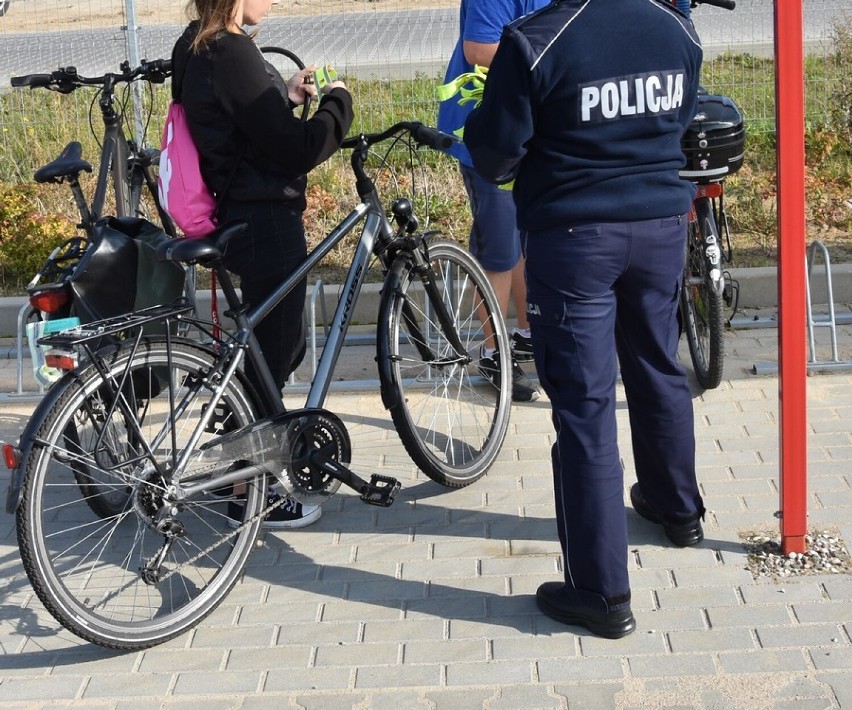 Starogard Gdański - Świeć przykładem. Policjanci rozdawali odblaski ZDJĘCIA