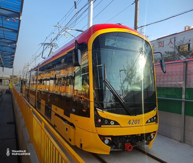 Nowe tramwaje wkrótce trafią do Warszawy