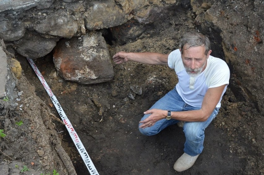 Badania archeologiczne przy zamku w Opocznie. Rozpoczął się trzeci etap badań