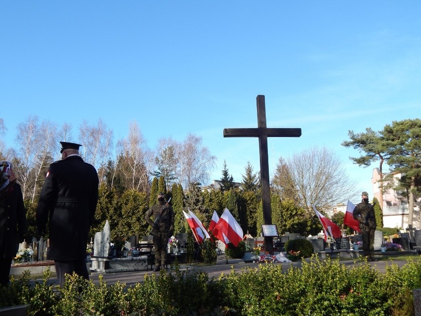Uroczystości przed Krzyżem Katyńskim w Ustce