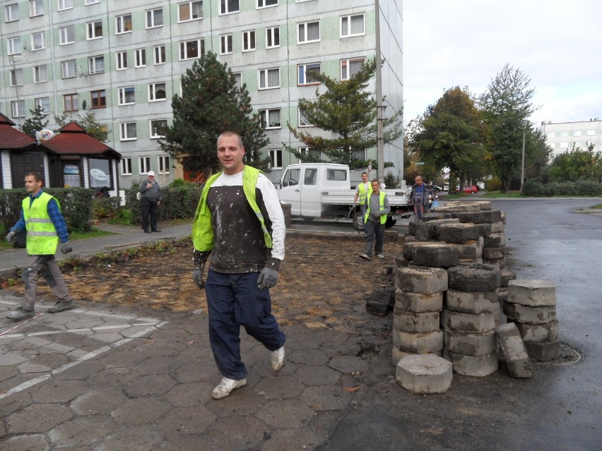 Dzielnica 700-lecia:
- budowa parkingu na szczycie budynku...