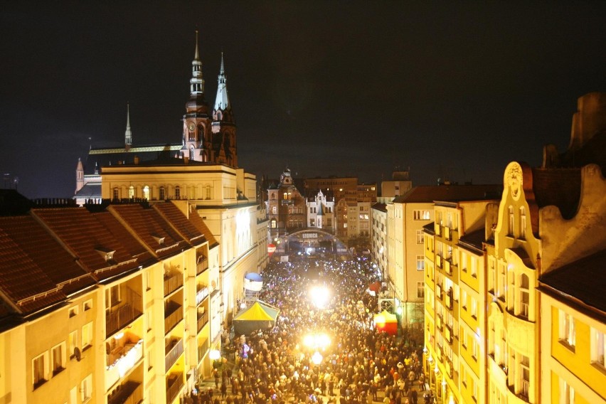 Światełko do nieba podczas XX Finału Wielkiej Orkiestry Świątecznej Pomocy w Legnicy (ZDJĘCIA)