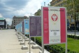 Emocje wokół wystaw na poznańskim placu Wolności