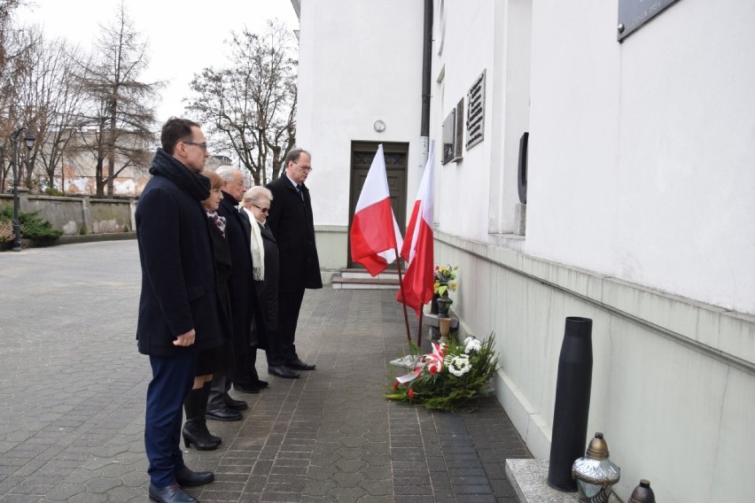 Radomsko: Kwiaty w 77. rocznicę powstania Armii Krajowej
