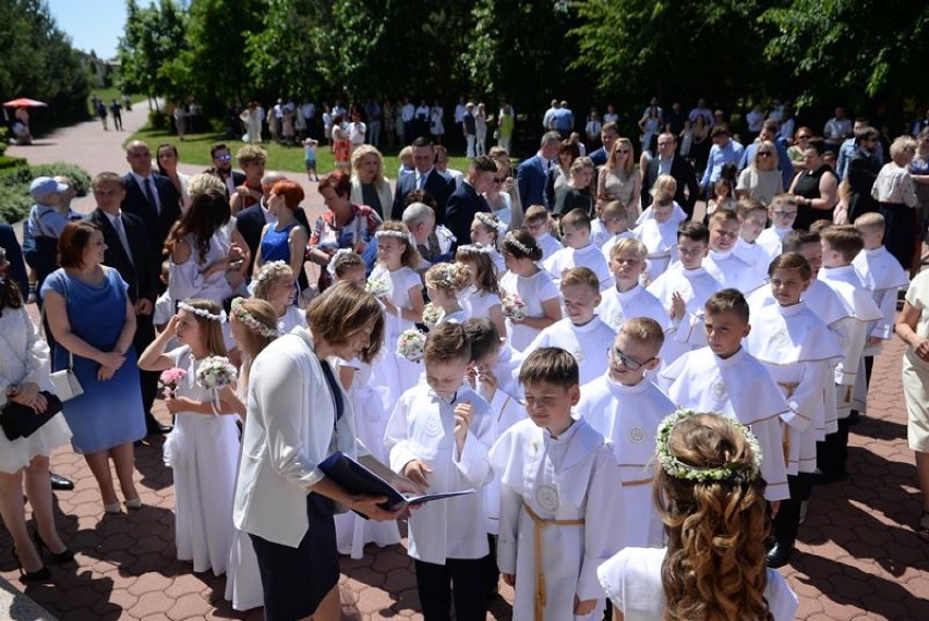 Bełchatów: Pierwsza Komunia Święta w parafii Miłosierdzia Bożego na os. Binków