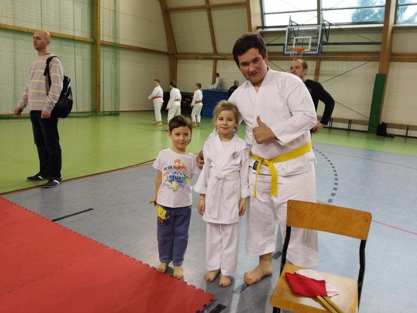 Karatecy z Tarnówki na turnieju w Okonku