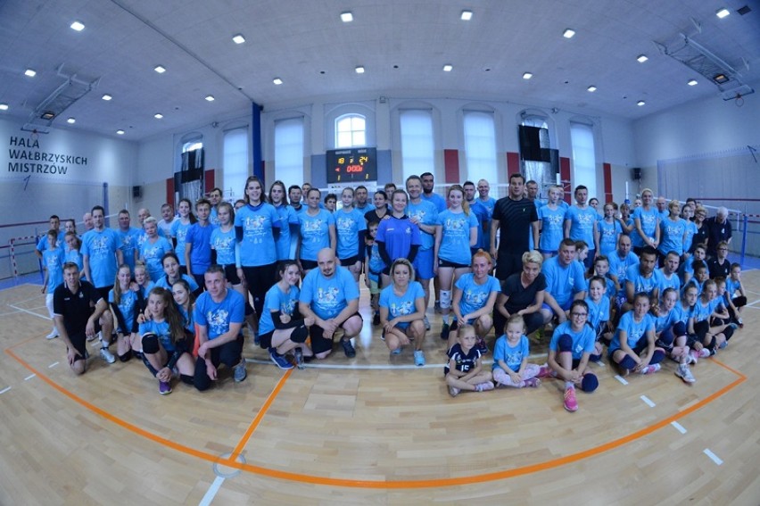 W Wałbrzychu w sobotę „Siatkarska Niepodległa” – rodzinny turniej siatkówki organizowany przez Chełmiec Wodociągii