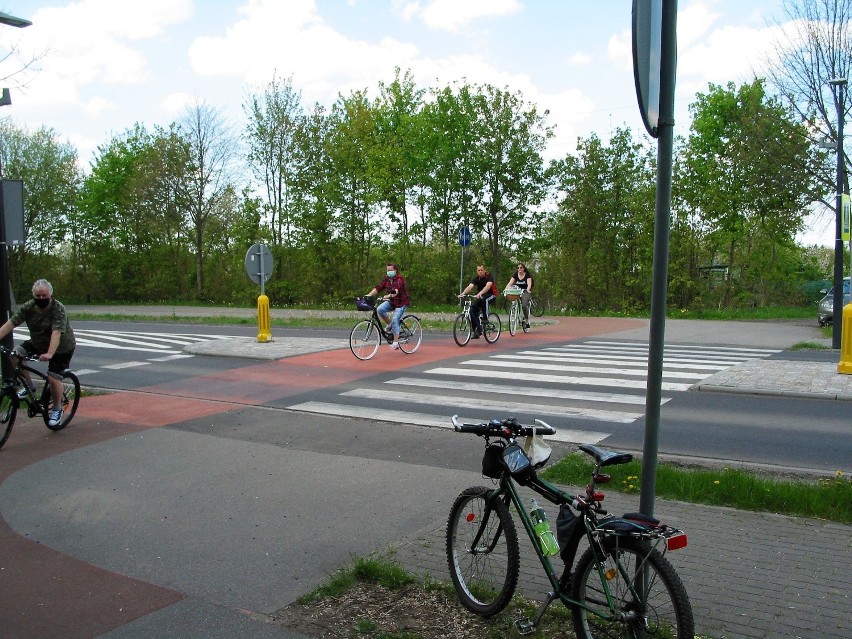 Ruchliwie na przejeździe drogi pieszo – rowerowej Słupsk -...