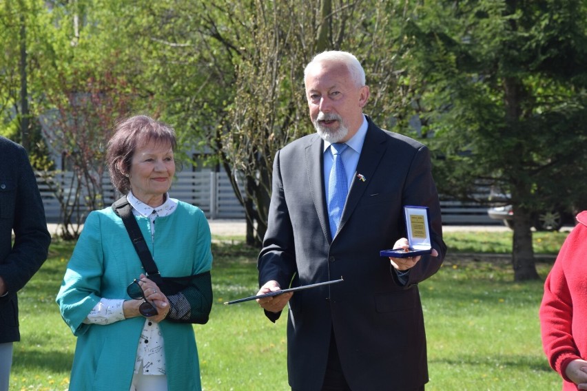 Skwer w Wejherowie u zbiegu ulic Konopnickiej i Morskiej ma swoją nazwę. Nadano mu imię Zygmunta Leśniowskiego