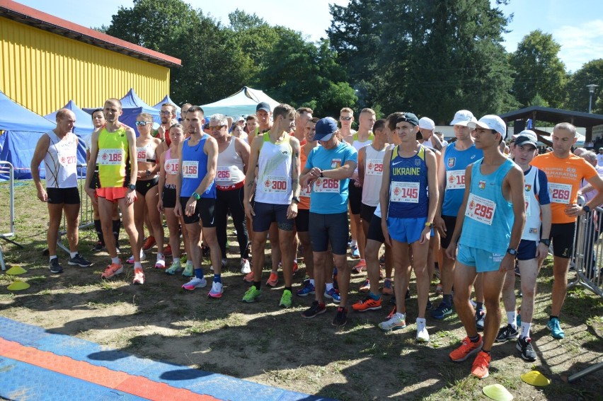 Obliwice. Biegacze z Ukrainy zdominowali rywalizację w jubileuszowym biegu przełajowym