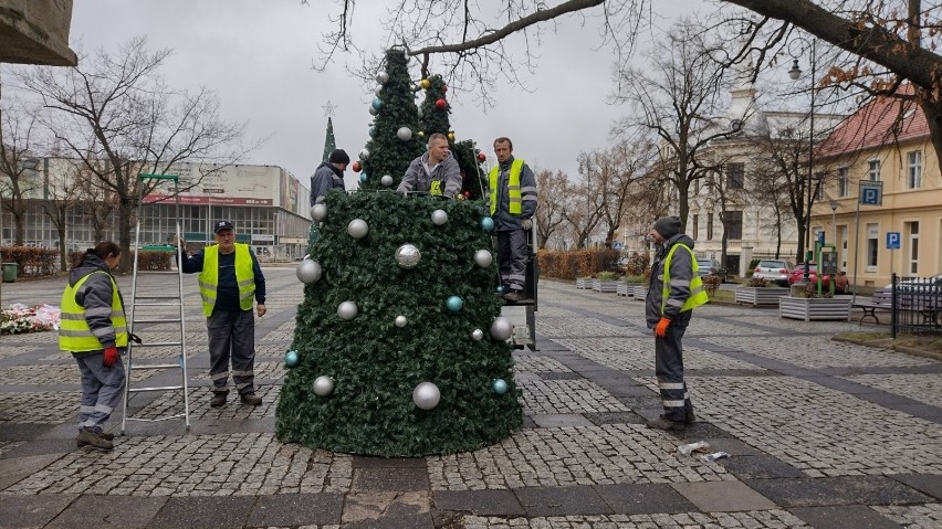 Na Placu Bohaterów w Zielonej Górze, prócz dużej choinki...