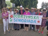 Ulicami Dobrzynia nad Wisłą przeszła parada kapeluszowa. Tak rozpoczęła się Seniorada 2023 [Zdjęcia]