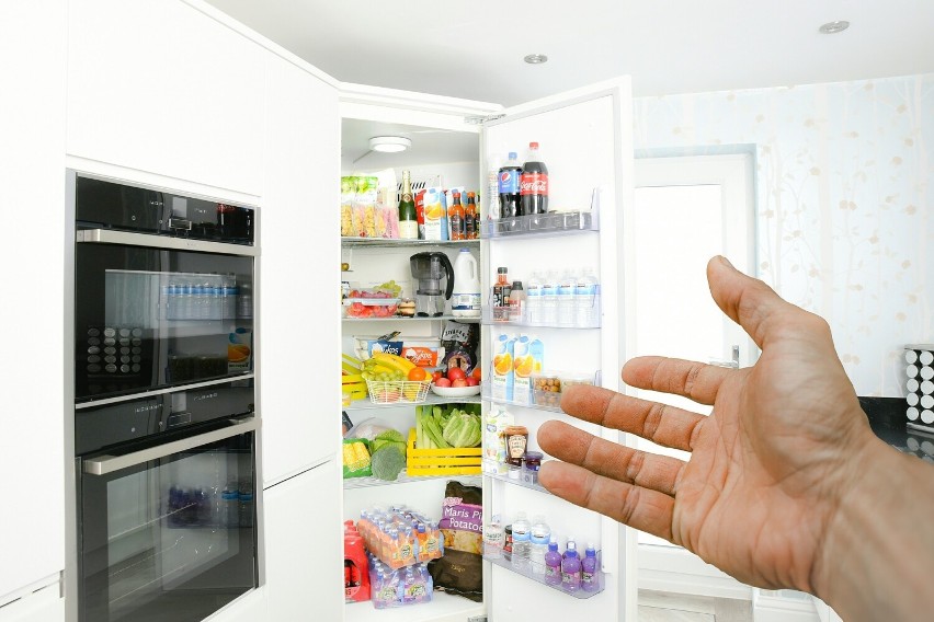 Tak musimy układać jedzenie w lodówce, aby produkty się nie...