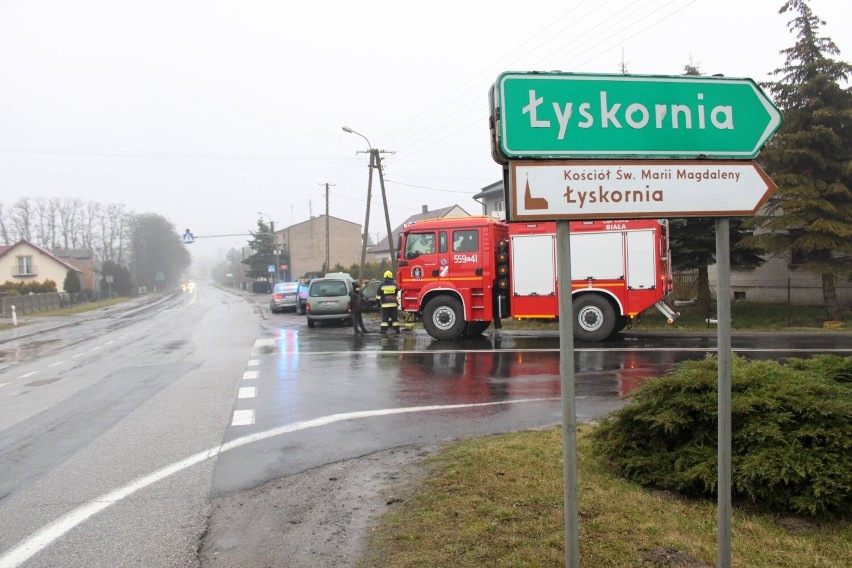 Wypadek w Białej. Samochody osobowe zderzyły się na drodze krajowej 74 ZDJĘCIA