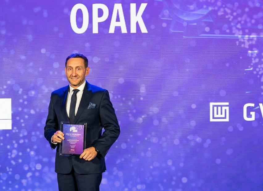 Marcin Pączka z firmy Opak odbiera wyróżnienie Forbesa dla...
