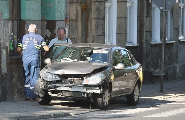 Zobacz więcej zdjęć:

&#8226; Ranni w wypadku przy 6 Sierpnia i Strzelców Kaniowskich

&#8226; Zderzenie na 6 Sierpnia i Strzelców Kaniowskich
