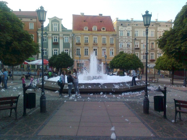 Piana w fontannie w Wałbrzychu. Dowcipniś dostał 500 zł mandatu