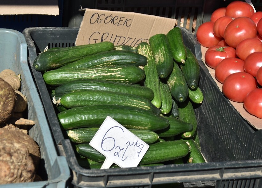 Ceny na targowisku w Malborku. Sprawdź, ile w maju kosztują warzywa i owoce