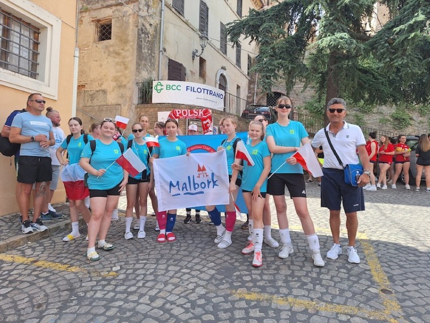 Delegacja Malborka gościła we Włoszech. Dziewczęta z Orła zagrały w turnieju w mieście partnerskim 