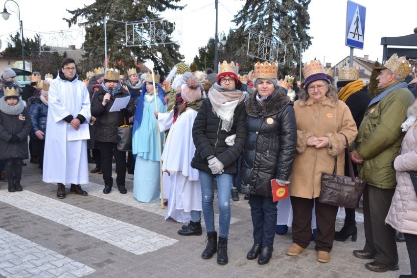 W Skępem orszak Trzech Króli był wyjątkowo liczny i kolorowy. Trzej Królowie dosiedli rumaków [zdjęcia]