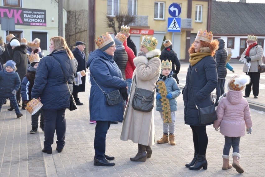 W Skępem orszak Trzech Króli był wyjątkowo liczny i kolorowy. Trzej Królowie dosiedli rumaków [zdjęcia]