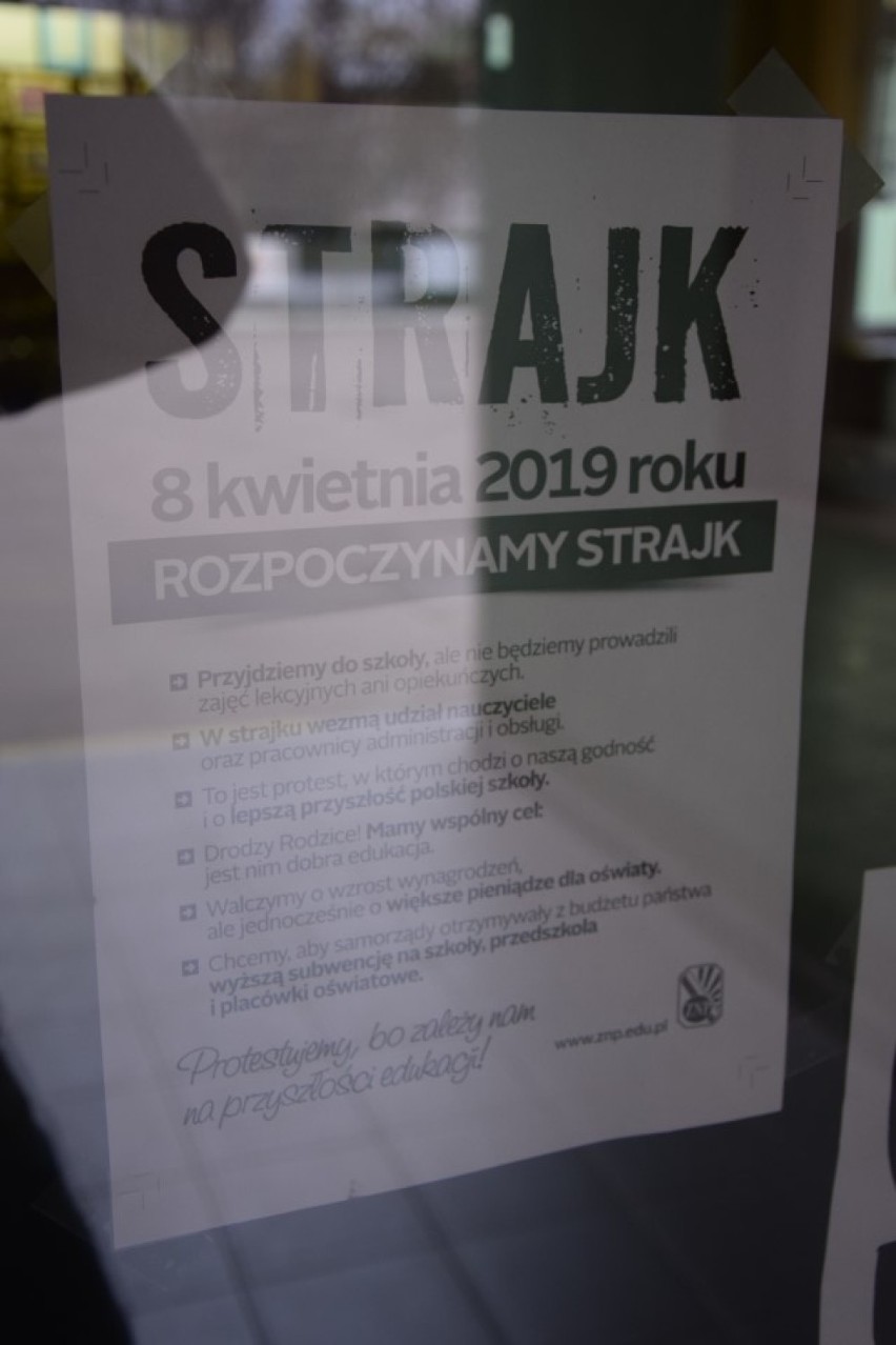 Rozpoczął się strajk nauczycieli. Strajkują niemal wszystkie szkoły i przedszkola w powiecie lęborskim 