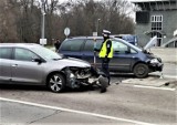 Jastrzębie: 84-latka ranna w wypadku na skrzyżowaniu alei Jana Pawła II z ulicą Kusocińskiego. Zobaczcie zdjęcia