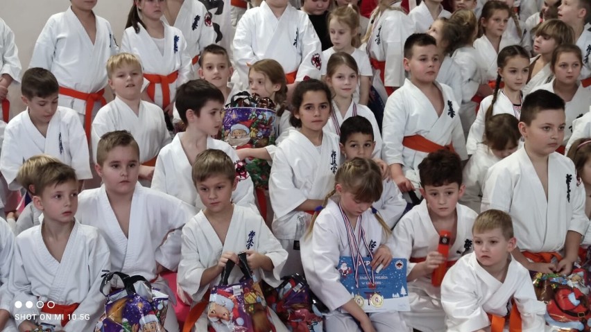 Mikołajkowy Turniej Karate Kyokushin, legniczanie wrócili z medalami