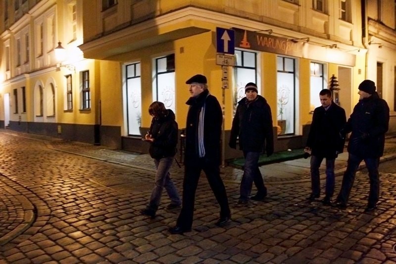 Prezydent Grobelny spacerował po Starym Rynku o... północy [ZDJĘCIA]
