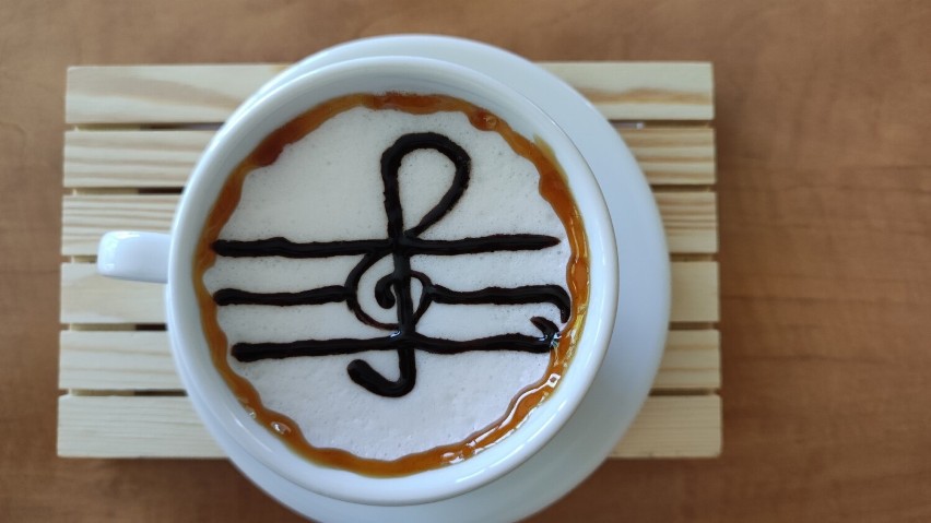 Zobacz wyjątkowe i przykuwające wzrok artystyczne dzieła na kawie. Efektowna sztuka zdobienia kawy - Latte Art!
