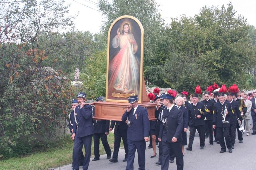 MIERZĘCICE: Peregrynacja relikwii Jana Pawła II w Boguchwałowicach