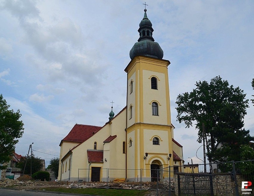 Dekanat Leśnica. Bierzmował będzie bp Paweł Stobrawa 22...