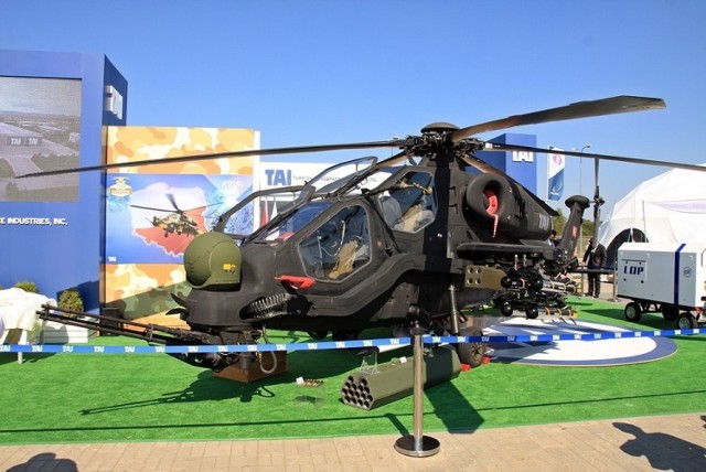 T-129 ATAK. To jedna z proponowanych maszyn na następcę wiekowych Mi-24. W ramach programu &bdquo;Kruk&rdquo; nasza armia planuje pozyskać 20-40 nowych wiropłat&oacute;w. Fot. Tomasz Hens