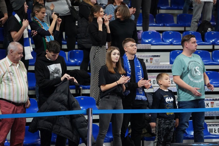 Kibice i występy cheerleaderek na meczu Anwil Włocławek -...