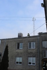 Pożar sadzy w kominie w Szkole Podstawowej w Srocku. Uczniowie ewakuowani do sali gimnastycznej