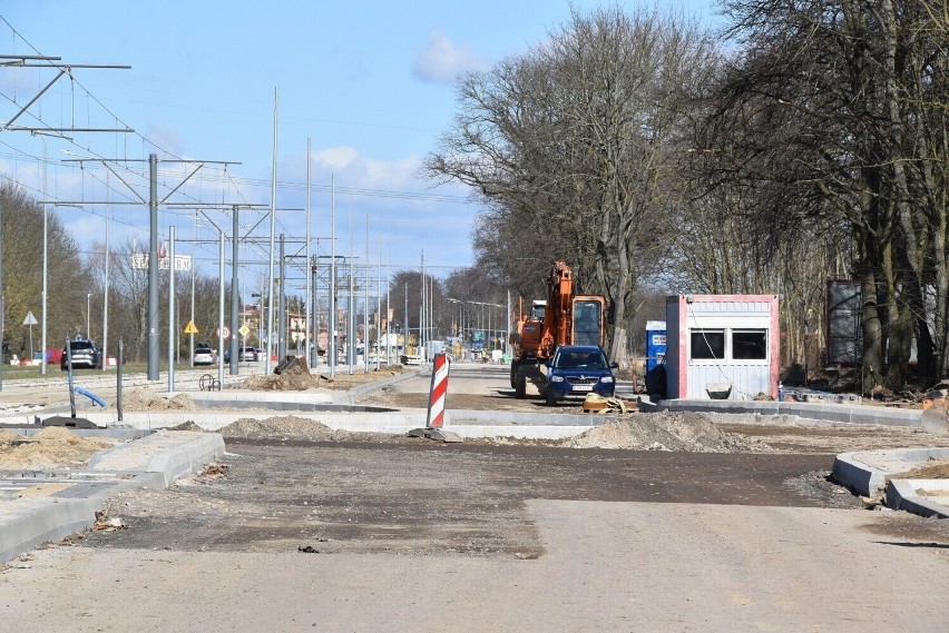 Prace na rozbudowie DK22 trwają już 41. miesiąc. Inwestycja...