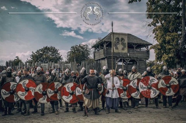 Bractwo Wojowników Kruki to grupa odtwórców wczesnego średniowiecza zajmująca się odtwarzaniem życia i walki Słowian i Wikingów. Kruki to również sportowcy, którzy na arenie wojów wczesnośredniowiecznych są bardzo utytułowani i sieją postrach wśród szeregów wrogich oddziałów.