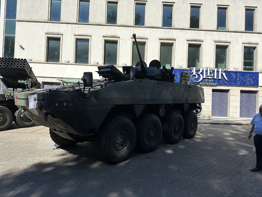 W centrum Radomia rozstawiany jest sprzęt wojskowy. Zobacz co będzie można zobaczyć podczas pikniku wojskowego