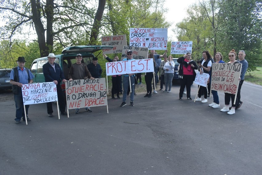 Protest mieszkańców Łomów, dotyczący remontu drogi...